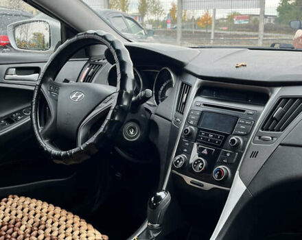 Хендай Соната 2013 в Киеве на Automoto.ua Серый Хендай Соната, объемом двигателя 2 л и пробегом 660 тыс. км за 4950 $, фото 9 на Automoto.ua