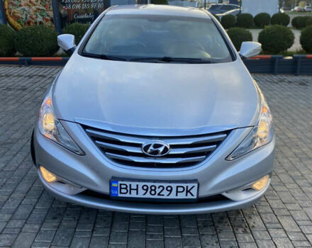 Серый Хендай Соната, объемом двигателя 2 л и пробегом 323 тыс. км за 7700 $, фото 1 на Automoto.ua