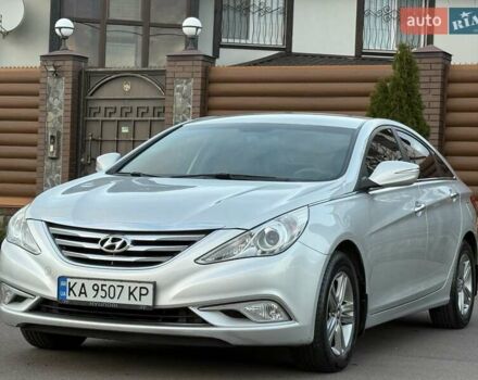 Серый Хендай Соната, объемом двигателя 2 л и пробегом 216 тыс. км за 8200 $, фото 2 на Automoto.ua
