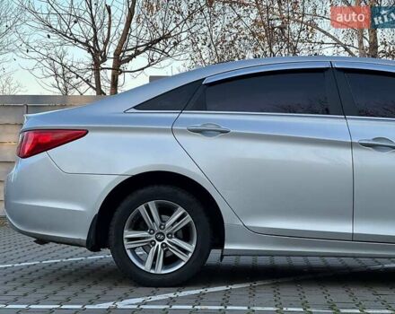 Серый Хендай Соната, объемом двигателя 2 л и пробегом 185 тыс. км за 8100 $, фото 6 на Automoto.ua