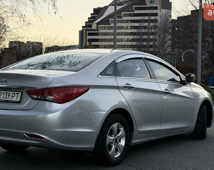 Серый Хендай Соната, объемом двигателя 2 л и пробегом 363 тыс. км за 6700 $, фото 2 на Automoto.ua