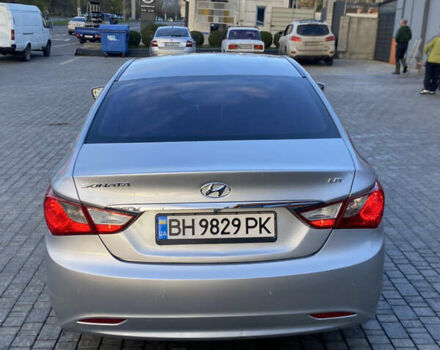 Серый Хендай Соната, объемом двигателя 2 л и пробегом 323 тыс. км за 7700 $, фото 4 на Automoto.ua