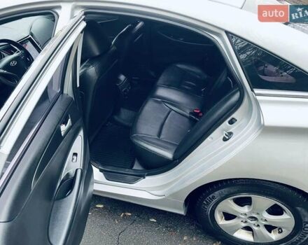 Серый Хендай Соната, объемом двигателя 2 л и пробегом 251 тыс. км за 6700 $, фото 6 на Automoto.ua