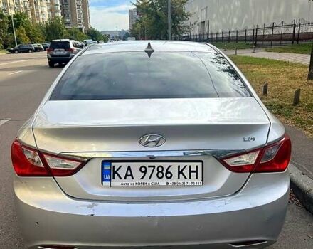 Хендай Соната 2013 в Киеве на Automoto.ua Серый Хендай Соната, объемом двигателя 2 л и пробегом 670 тыс. км за 4900 $, фото 1 на Automoto.ua