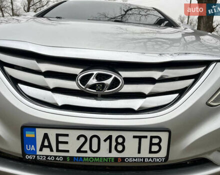 Серый Хендай Соната, объемом двигателя 2.36 л и пробегом 326 тыс. км за 7800 $, фото 10 на Automoto.ua