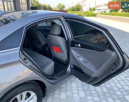 Серый Хендай Соната, объемом двигателя 2.36 л и пробегом 200 тыс. км за 9300 $, фото 40 на Automoto.ua