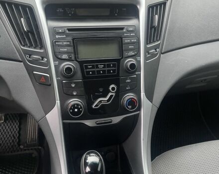 Серый Хендай Соната, объемом двигателя 2.4 л и пробегом 270 тыс. км за 7800 $, фото 10 на Automoto.ua