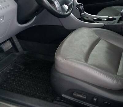 Сірий Хендай Соната, об'ємом двигуна 2.4 л та пробігом 150 тис. км за 11500 $, фото 20 на Automoto.ua