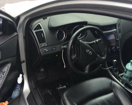 Серый Хендай Соната, объемом двигателя 2 л и пробегом 150 тыс. км за 6300 $, фото 7 на Automoto.ua