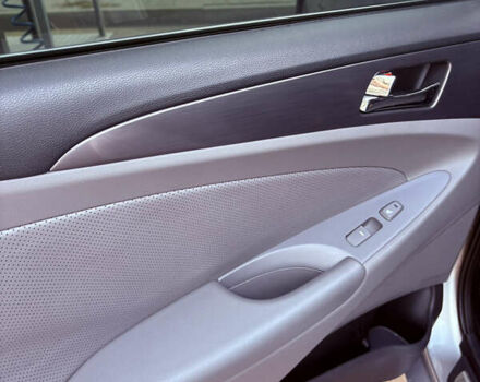 Сірий Хендай Соната, об'ємом двигуна 2.4 л та пробігом 207 тис. км за 10700 $, фото 12 на Automoto.ua