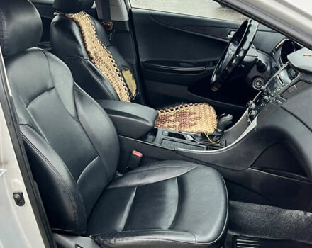 Хендай Соната 2013 в Киеве на Automoto.ua Серый Хендай Соната, объемом двигателя 2 л и пробегом 660 тыс. км за 4950 $, фото 10 на Automoto.ua