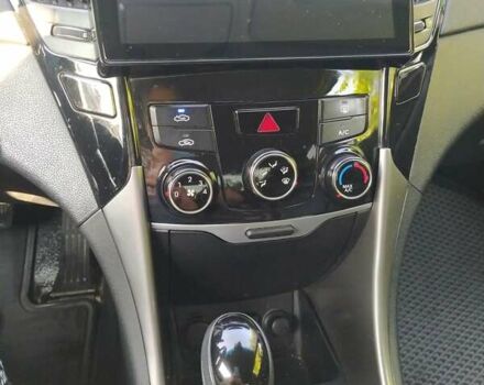 Сірий Хендай Соната, об'ємом двигуна 2 л та пробігом 195 тис. км за 9800 $, фото 6 на Automoto.ua