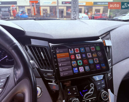 Сірий Хендай Соната, об'ємом двигуна 2.4 л та пробігом 207 тис. км за 10700 $, фото 17 на Automoto.ua