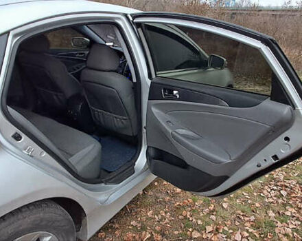 Серый Хендай Соната, объемом двигателя 2.36 л и пробегом 326 тыс. км за 7800 $, фото 8 на Automoto.ua