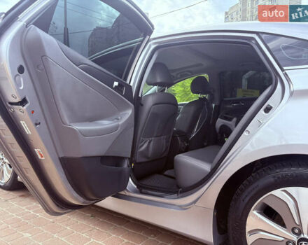 Сірий Хендай Соната, об'ємом двигуна 2.4 л та пробігом 207 тис. км за 10700 $, фото 11 на Automoto.ua