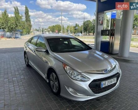 Сірий Хендай Соната, об'ємом двигуна 2.36 л та пробігом 172 тис. км за 9999 $, фото 4 на Automoto.ua