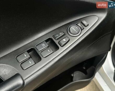 Серый Хендай Соната, объемом двигателя 2 л и пробегом 207 тыс. км за 8500 $, фото 27 на Automoto.ua