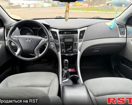 Сірий Хендай Соната, об'ємом двигуна 2.4 л та пробігом 183 тис. км за 9000 $, фото 9 на Automoto.ua
