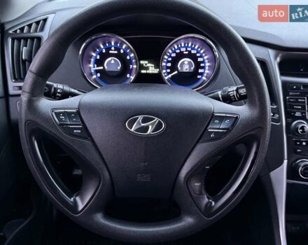 Серый Хендай Соната, объемом двигателя 2 л и пробегом 216 тыс. км за 8200 $, фото 62 на Automoto.ua