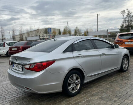 Хендай Соната 2013 в Киеве на Automoto.ua Серый Хендай Соната, объемом двигателя 2 л и пробегом 660 тыс. км за 4950 $, фото 3 на Automoto.ua