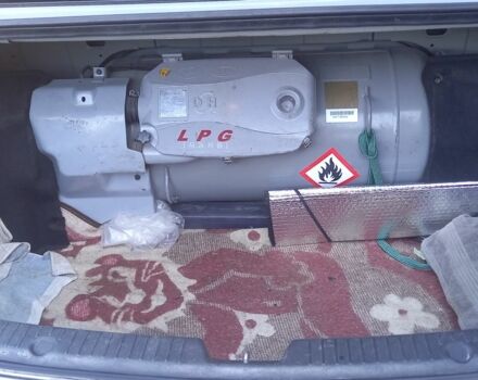 Серый Хендай Соната, объемом двигателя 2 л и пробегом 400 тыс. км за 7300 $, фото 5 на Automoto.ua