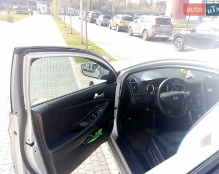 Серый Хендай Соната, объемом двигателя 2 л и пробегом 438 тыс. км за 7500 $, фото 6 на Automoto.ua