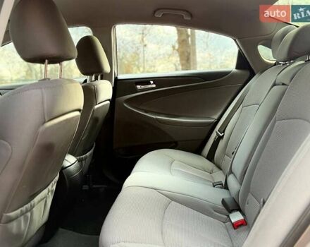 Сірий Хендай Соната, об'ємом двигуна 2.36 л та пробігом 162 тис. км за 9499 $, фото 15 на Automoto.ua