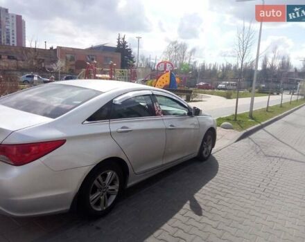 Серый Хендай Соната, объемом двигателя 2 л и пробегом 438 тыс. км за 7500 $, фото 4 на Automoto.ua