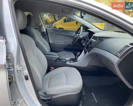 Хендай Соната 2013 у Миколаєві на Automoto.ua Сірий Хендай Соната, об'ємом двигуна 2.4 л та пробігом 151 тис. км за 8099 $, фото 9 на Automoto.ua