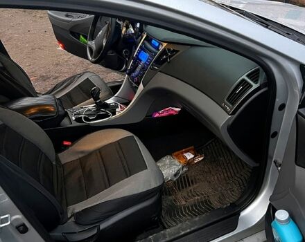 Сірий Хендай Соната, об'ємом двигуна 2.4 л та пробігом 170 тис. км за 8200 $, фото 4 на Automoto.ua