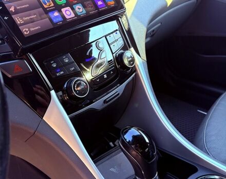 Сірий Хендай Соната, об'ємом двигуна 2.4 л та пробігом 205 тис. км за 11000 $, фото 12 на Automoto.ua