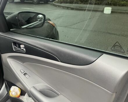 Серый Хендай Соната, объемом двигателя 2.4 л и пробегом 270 тыс. км за 7800 $, фото 7 на Automoto.ua