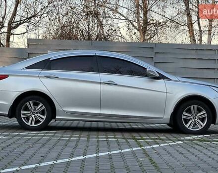 Серый Хендай Соната, объемом двигателя 2 л и пробегом 185 тыс. км за 8100 $, фото 4 на Automoto.ua