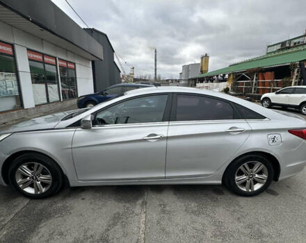 Серый Хендай Соната, объемом двигателя 2 л и пробегом 231 тыс. км за 7300 $, фото 2 на Automoto.ua