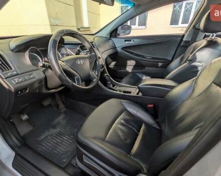 Сірий Хендай Соната, об'ємом двигуна 2 л та пробігом 605 тис. км за 7000 $, фото 6 на Automoto.ua