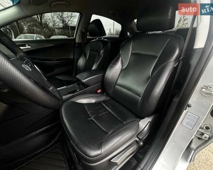 Серый Хендай Соната, объемом двигателя 2 л и пробегом 207 тыс. км за 8500 $, фото 12 на Automoto.ua