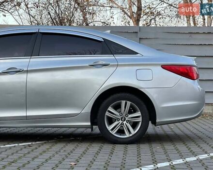 Серый Хендай Соната, объемом двигателя 2 л и пробегом 185 тыс. км за 8100 $, фото 9 на Automoto.ua