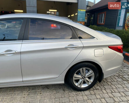 Серый Хендай Соната, объемом двигателя 2 л и пробегом 323 тыс. км за 7700 $, фото 3 на Automoto.ua