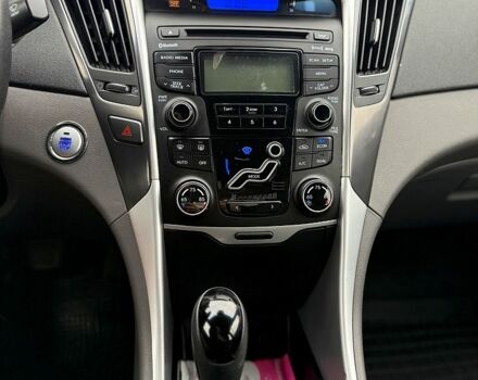 Сірий Хендай Соната, об'ємом двигуна 2.4 л та пробігом 183 тис. км за 9000 $, фото 12 на Automoto.ua