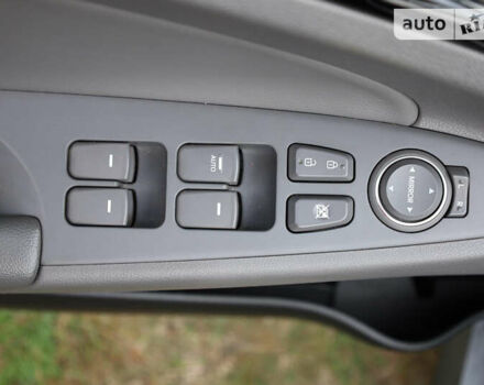 Серый Хендай Соната, объемом двигателя 2.36 л и пробегом 165 тыс. км за 9000 $, фото 25 на Automoto.ua