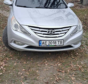 Серый Хендай Соната, объемом двигателя 2.36 л и пробегом 326 тыс. км за 7800 $, фото 2 на Automoto.ua