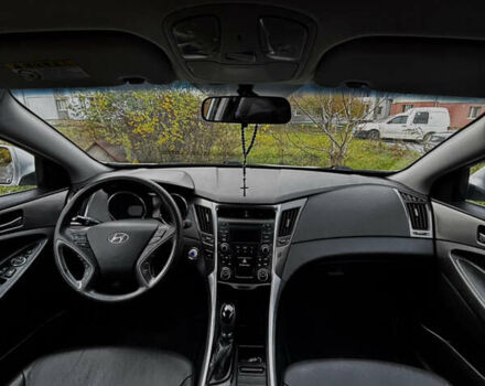 Хендай Соната 2013 у Рівному на Automoto.ua Сірий Хендай Соната, об'ємом двигуна 2 л та пробігом 193 тис. км за 9600 $, фото 5 на Automoto.ua