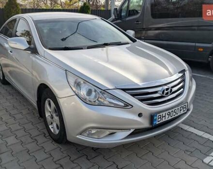 Сірий Хендай Соната, об'ємом двигуна 2 л та пробігом 605 тис. км за 7000 $, фото 4 на Automoto.ua