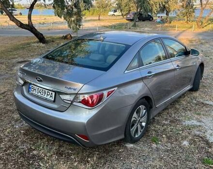 Серый Хендай Соната, объемом двигателя 2.36 л и пробегом 250 тыс. км за 9999 $, фото 4 на Automoto.ua