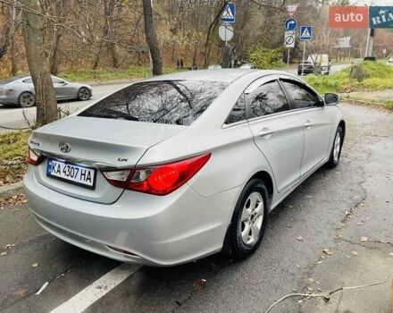 Серый Хендай Соната, объемом двигателя 2 л и пробегом 251 тыс. км за 6700 $, фото 8 на Automoto.ua