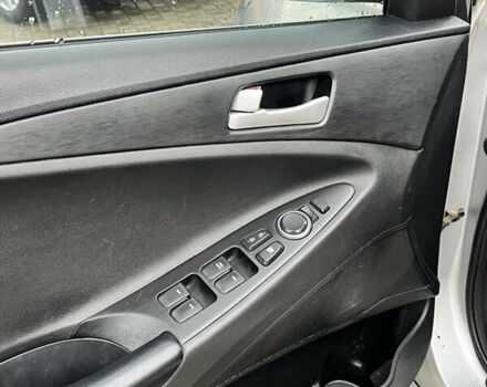 Хендай Соната 2013 в Киеве на Automoto.ua Серый Хендай Соната, объемом двигателя 2 л и пробегом 660 тыс. км за 4950 $, фото 7 на Automoto.ua