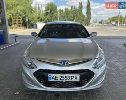 Сірий Хендай Соната, об'ємом двигуна 2.36 л та пробігом 172 тис. км за 9999 $, фото 1 на Automoto.ua