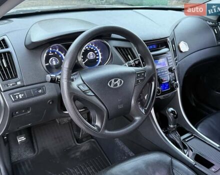 Серый Хендай Соната, объемом двигателя 2 л и пробегом 216 тыс. км за 8200 $, фото 44 на Automoto.ua