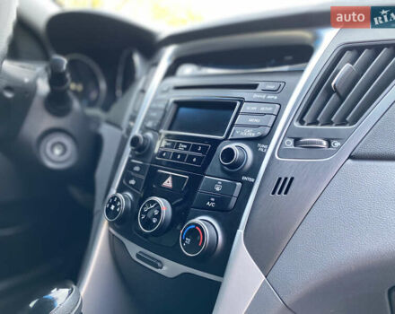 Хендай Соната 2013 у Миколаєві на Automoto.ua Сірий Хендай Соната, об'ємом двигуна 2.4 л та пробігом 151 тис. км за 8099 $, фото 13 на Automoto.ua