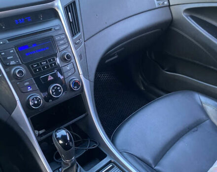 Серый Хендай Соната, объемом двигателя 2 л и пробегом 323 тыс. км за 7700 $, фото 12 на Automoto.ua